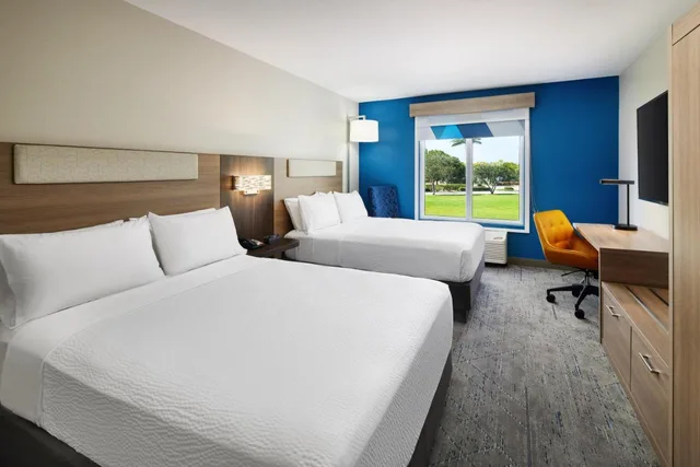 غرفة بسرير مزدوج لذوي الإعاقة، Holiday Inn Express and Suites Port St. Lucie West 1/3