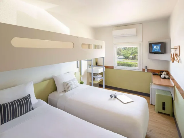 غرفة قياسية بسريرين منفصلين وسريرين كينج وسرير بطابقين، ibis budget Campbelltown 3/7