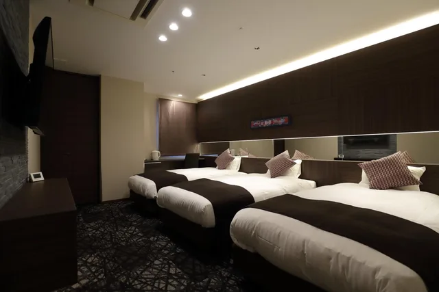 غرفة ثلاثية، Osaka Teikoku Hotel 2/10