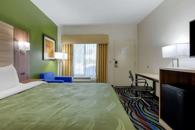 غرفة قياسية مفردة بسرير كينج مع أريكة، Quality Inn Walterboro I-95 3/6