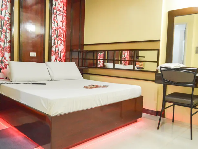 غرفة تنفيذية بسرير كوين، Hotel Sogo Wood Street Pasay 1/7