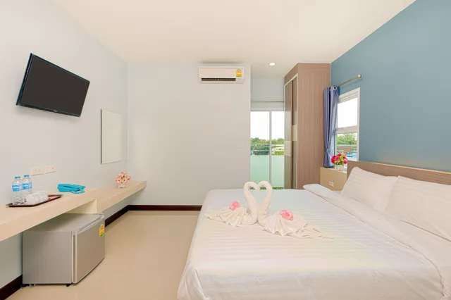 Deluxe, King Bed, Je T'aime Hotel 1/3
