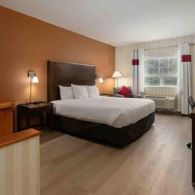 Room, King Bed, Accessible, Four Points By Sheraton Prince George 1/7