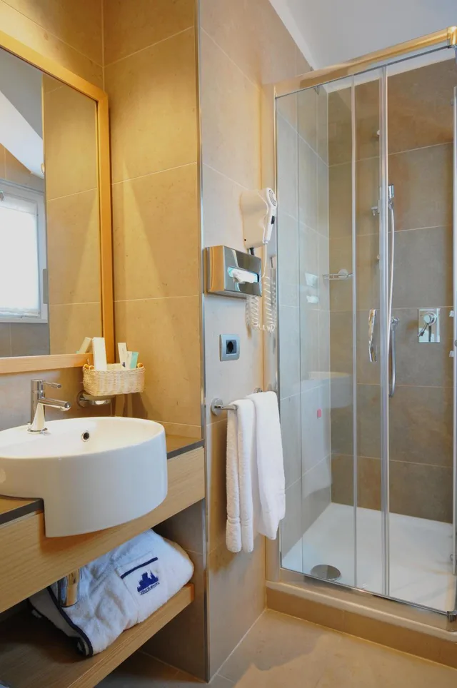 Deluxe, Single, Side Lake View, Balcony، Hotel Sirmione E Promessi Sposi 2/2