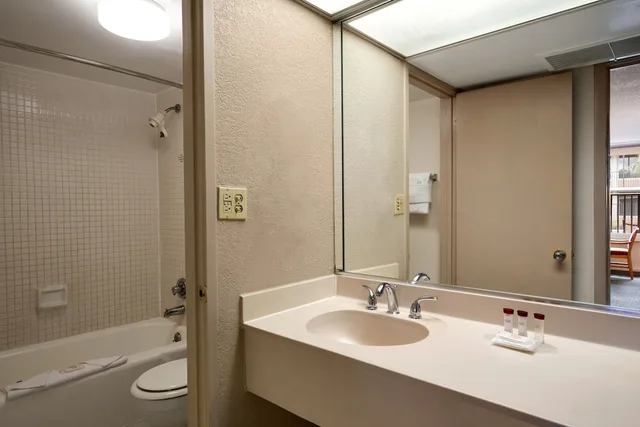 غرفة بسريرين كوين يُسمح فيها بالحيوانات الأليفة، Ramada by Wyndham Kissimmee Gateway 3/5
