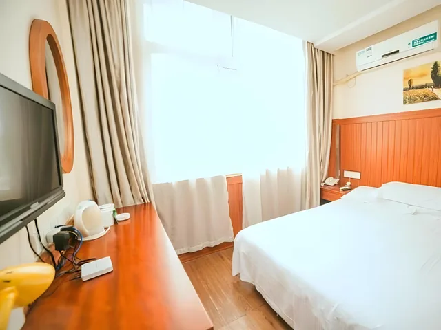 غرفة بسرير كوين، GREENTREE INN YANGZHOU SLENDER WEST LAKE WENCHANG ATTIC EXPRESS HOTEL 1/1