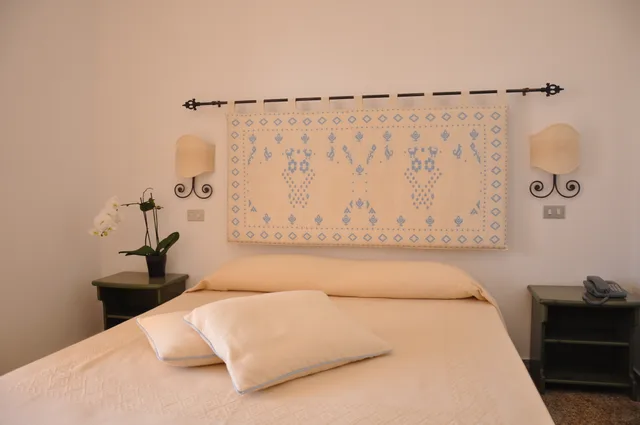 غرفة بسرير مزدوج بإطلالة على البحر، Castello Hotel Sardinia 1/6