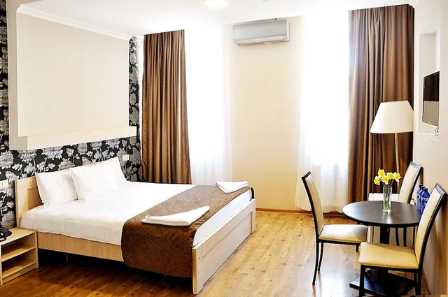 غرفة قياسية بسرير كينج، Tiflis Hotel 2/6
