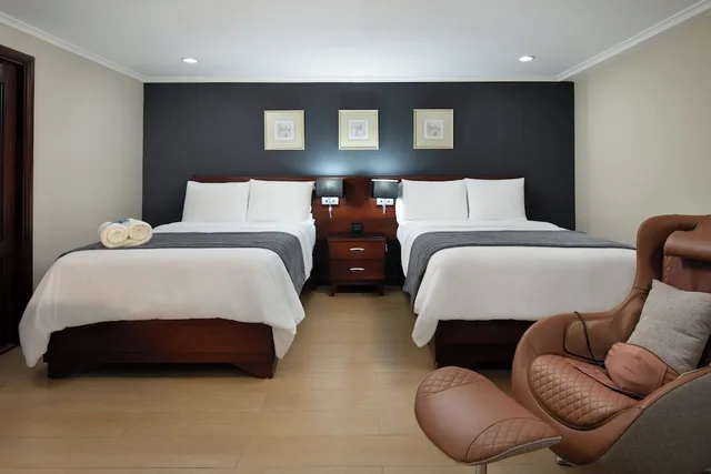Imperial, Club, 2 Queen Beds، Hodelpa Gran Almirante Hotel & Casino 6/7