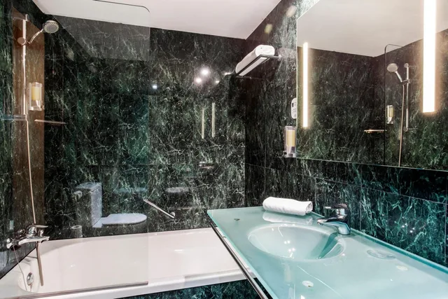 غرفة بسرير مزدوج أو سريرين منفصلين، B&B HOTEL Granada Estacion 9/10