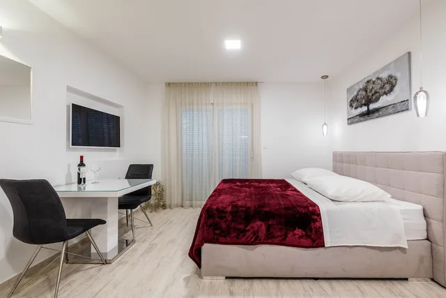 استوديو فاخر بسرير كينج بإطلالة على البحر بشرفة، Villa Lavanda 5/6