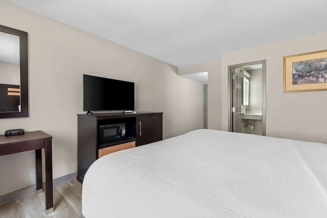 غرفة قياسية بسرير كوين، Days Inn By Wyndham Albany Suny 3/6