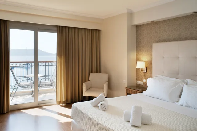 غرفة ديلوكس بسرير مزدوج بإطلالة على البحر، Hotel Karalis City 2/5