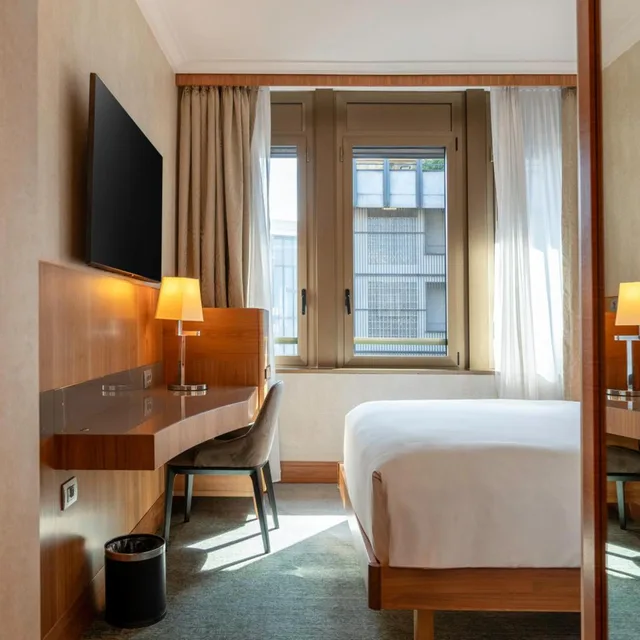 غرفة ديلوكس بسرير كينج وسرير كوين، Hilton Milan Hotel 3/7