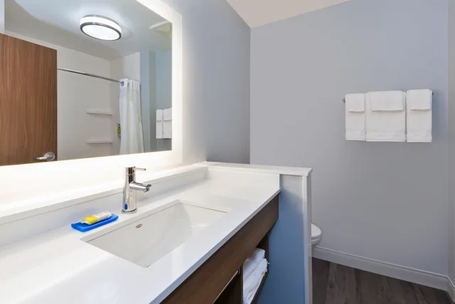 غرفة قياسية بسريرين كوين، Holiday Inn Express And Suites Cedar Springs Grand Rapids North 3/3