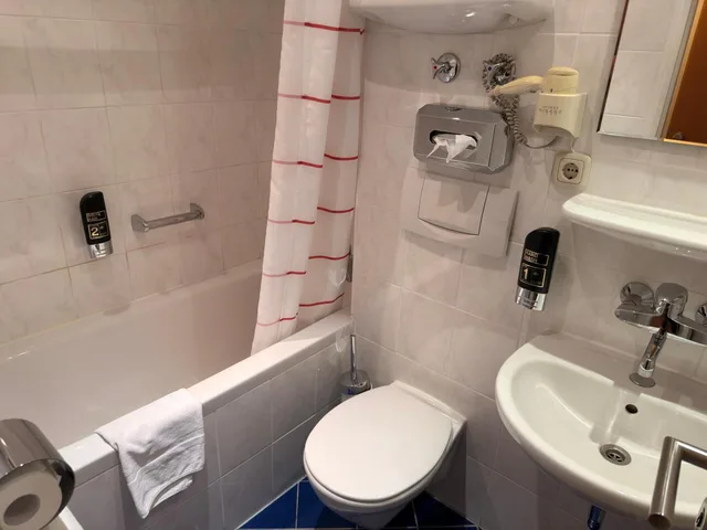 غرفة بسرير كوين، Hotel Wallis 5/6
