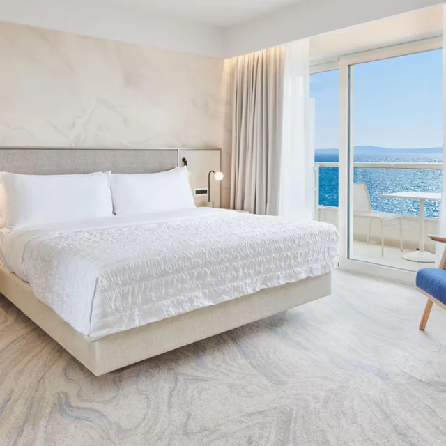 Elegant, King Bed, Sea View، Le Meridien Lav 2/4