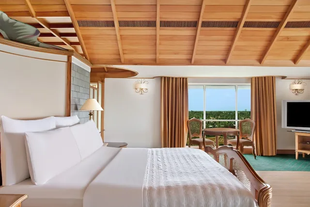 جناح كلوب بسرير كينج، Le Meridien Kochi 2/5