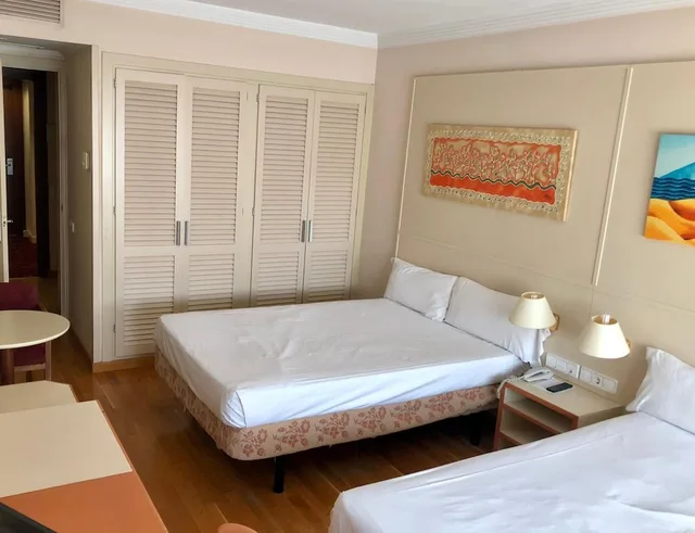 غرفة بسريرين منفصلين، Hotel Urpi 1/5