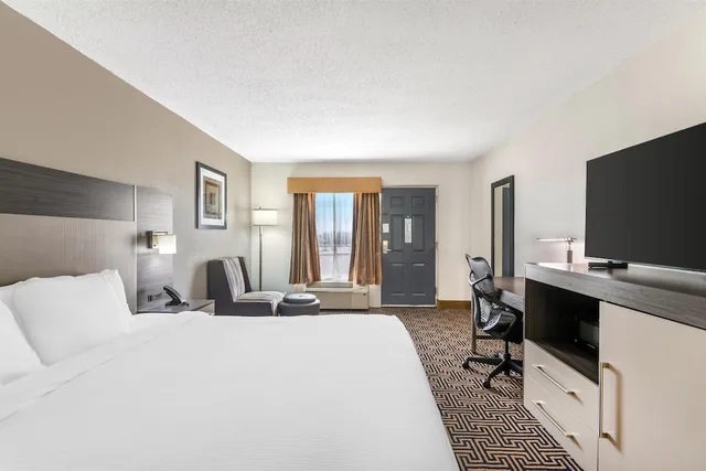 غرفة قياسية بسرير كينج، Best Western Central Inn 1/5