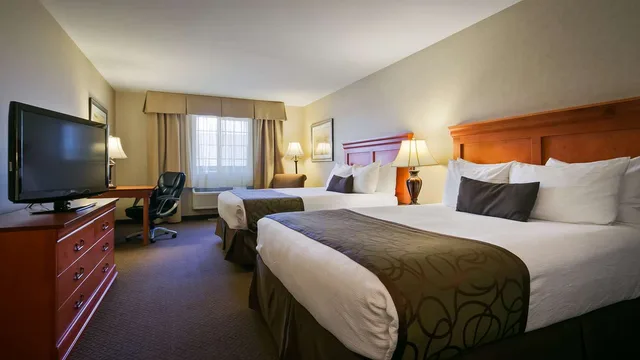غرفة بسريرين كوين يُسمح فيها بالحيوانات الأليفة، Best Western Plus Kennewick Inn 1/2