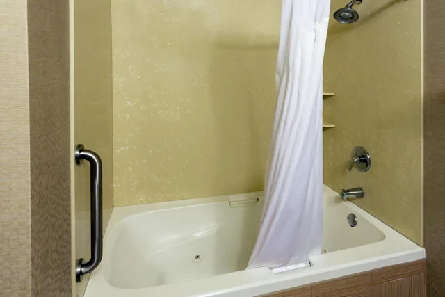جناح بسرير كينج مع أريكة بمنطقة جلوس، Holiday Inn Express Grants Pass 3/4