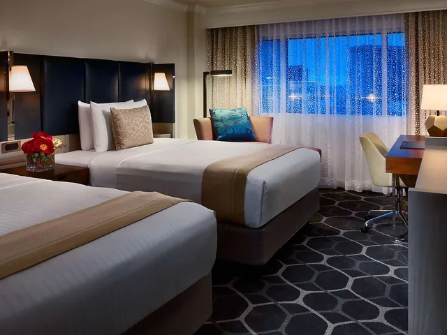 غرفة ديلوكس بسريرين كوين لذوي الإعاقة، Royal Sonesta Houston Galleria 1/3