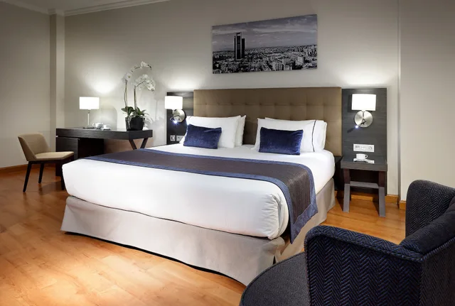غرفة ثلاثية بسرير مزدوج مع أريكة، Eurostars Madrid Foro 2/2