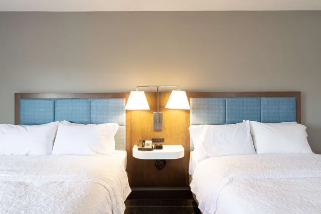 غرفة بسريرين مزدوجين، Hampton Inn Christiansburg Blacksburg Mall Area 2/3
