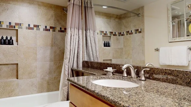 2 Bedrooms, Condo, Slope 10, King Bed, 1 Queen and 1 Single Bed، Top of the Village - Destination Hotels & Resorts 3/3
