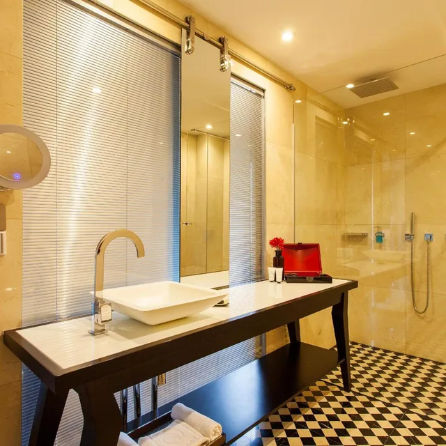 Junior Suite, King Bed, Quentin Boutique Hotel 7/7