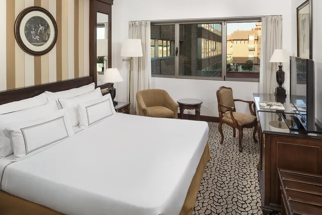 غرفة سوبيريور بسرير مزدوج بإطلالة على المسبح، Melia Madrid Barajas 5/10