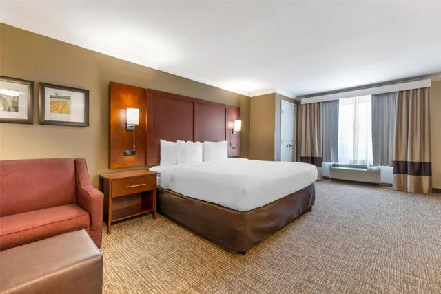 Suite, King Bed, Comfort Suites Elizabethtown 2/4