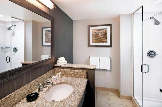 غرفة بسريرين كوين لذوي الإعاقة، Courtyard Indianapolis Downtown 4/4