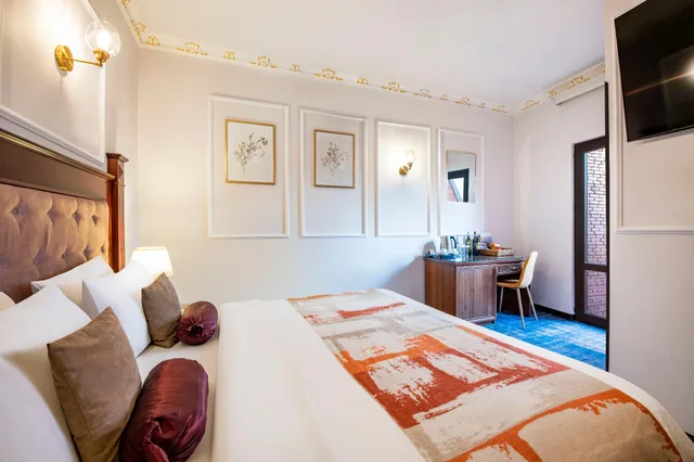 Superior Room - Qatar Airways، River Side Tbilisi Boutique Hotel 1/2