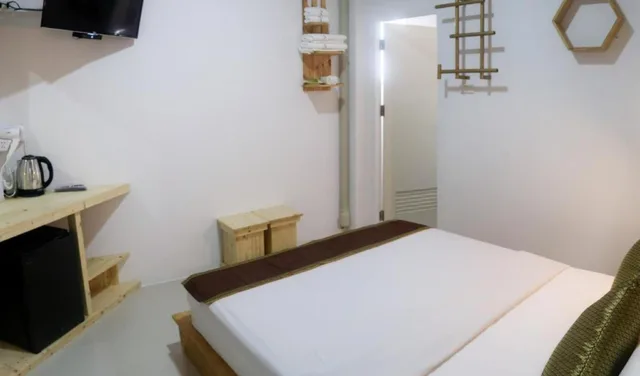 غرفة أساسية بسرير كينج، Baan Urt Suratthani Airport Hotel 1/3