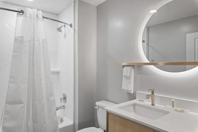جناح بسرير كوين بغرفة نوم واحدة مع أريكة، TownePlace Suites White Hall 2/3