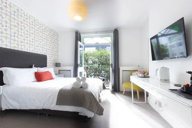 Luxury, King Bed, Balcony, The White House 1/7