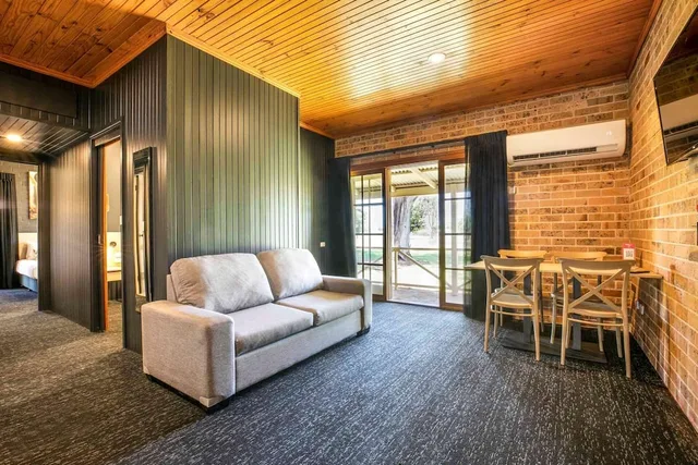 شقة بسرير كوين وسريرين منفصلين بغرفتي نوم مع أريكة، Macquarie Inn 9/10