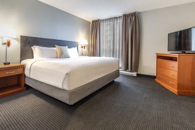 جناح تنفيذي ركني بسرير كينج، Hotel Saint Laurent Montreal 1/5