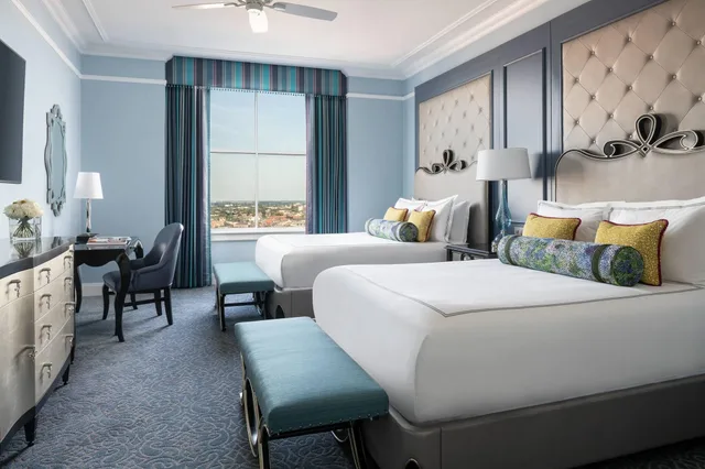 جناح بريميوم بسريرين كوين، Ritz Carlton New Orleans 1/1