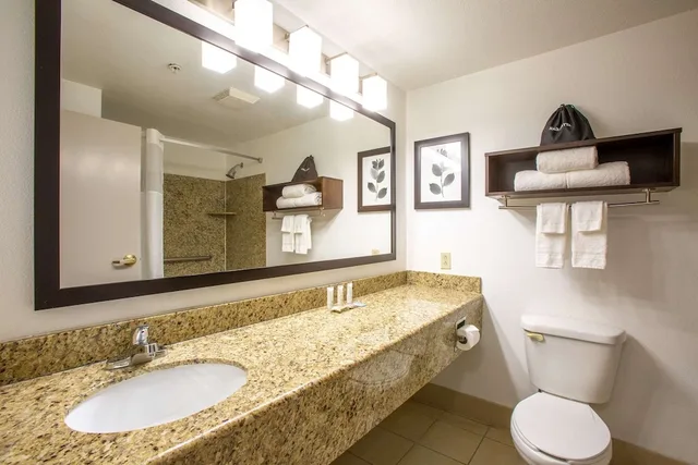 غرفة بسرير كينج لذوي الإعاقة، Country Inn And Suites By Radisson Tucson City Center Az 3/4