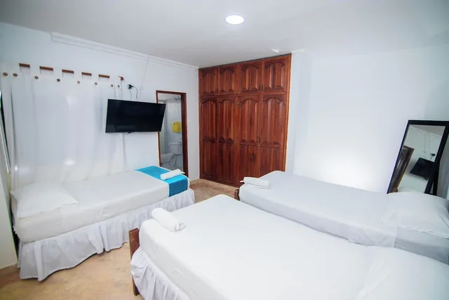 Family, 1 Single and 2 Double Beds، Marie Real 10/10