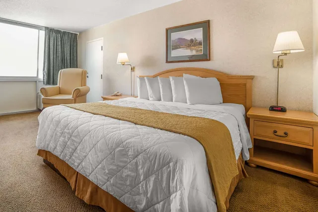 1 King Bed - Non-Smoking, Micfridge، Motel6 Rawlins, WY 1/3
