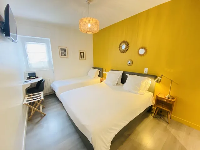 غرفة سوبيريور ثلاثية بسرير كوين وسرير فردي، Hôtel Saint-Michel 3/6