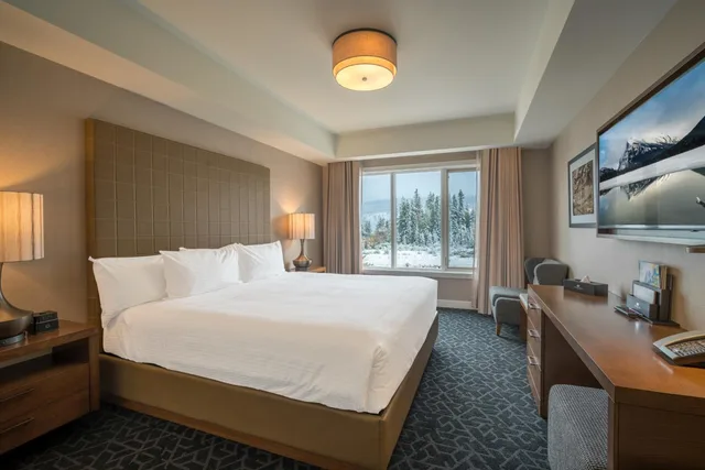 غرفة قياسية بسرير كينج، The Malcolm Hotel Canmore 2/4