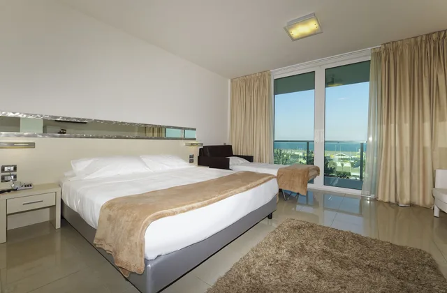 Superior, Twin Beds, Lateral Partial Sea View, Lateral Side Sea View, Terrace، MERCURE RIMINI ARTIS 10/10