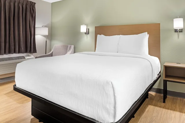 Room, Queen Bed, Accessible, Quality Inn Findlay 5/7