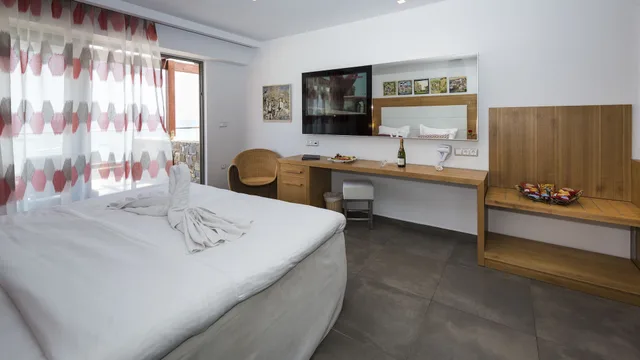 2 Bedrooms, Grand, Deluxe, Suite, King and Twin Beds, Beach Side, 2 Bathrooms, High Beach Resort & Spa 2/8