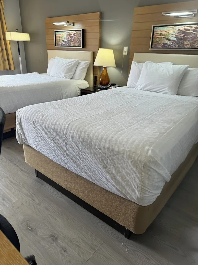 غرفة بسريرين مزدوجين، Americas Best Value Inn Central Valley 1/10